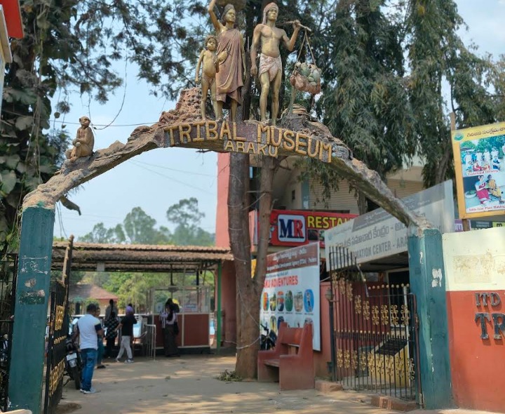పర్యాటకులు లేక అరకులోయ గిరిజన మ్యూజియం వెలవెల