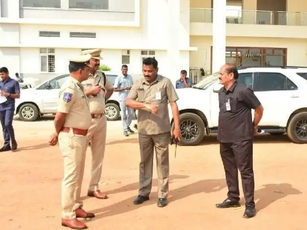 సీఎం పర్యటనకు పోలీసుల భారీ బందోబస్తు