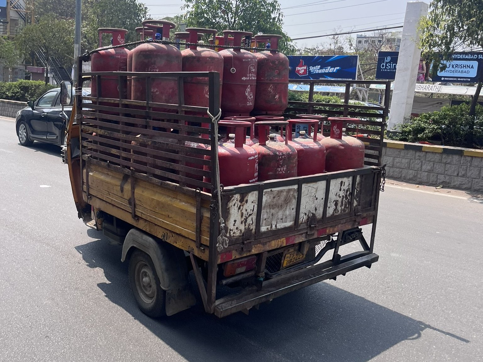 జిల్లాలో గ్యాస్ కొరతతో ఇబ్బందులు