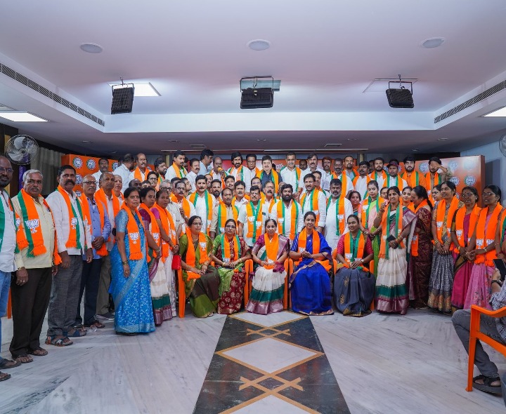 ఆ పార్టీకి భవిష్యత్ లేదని గ్రహించే ఈ వలసలు