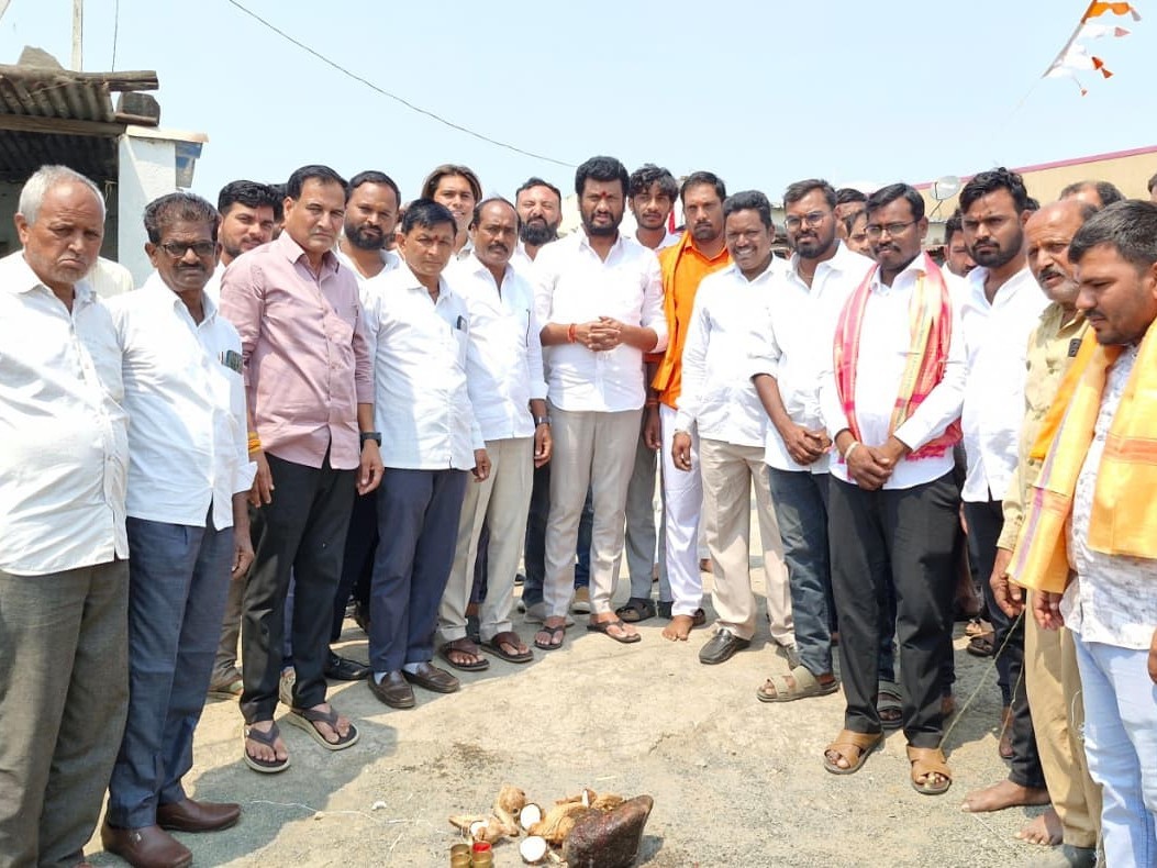 అభివృద్ధి పనులకు ఎమ్మెల్యే అనిల్ జాదవ్ భూమి పూజ