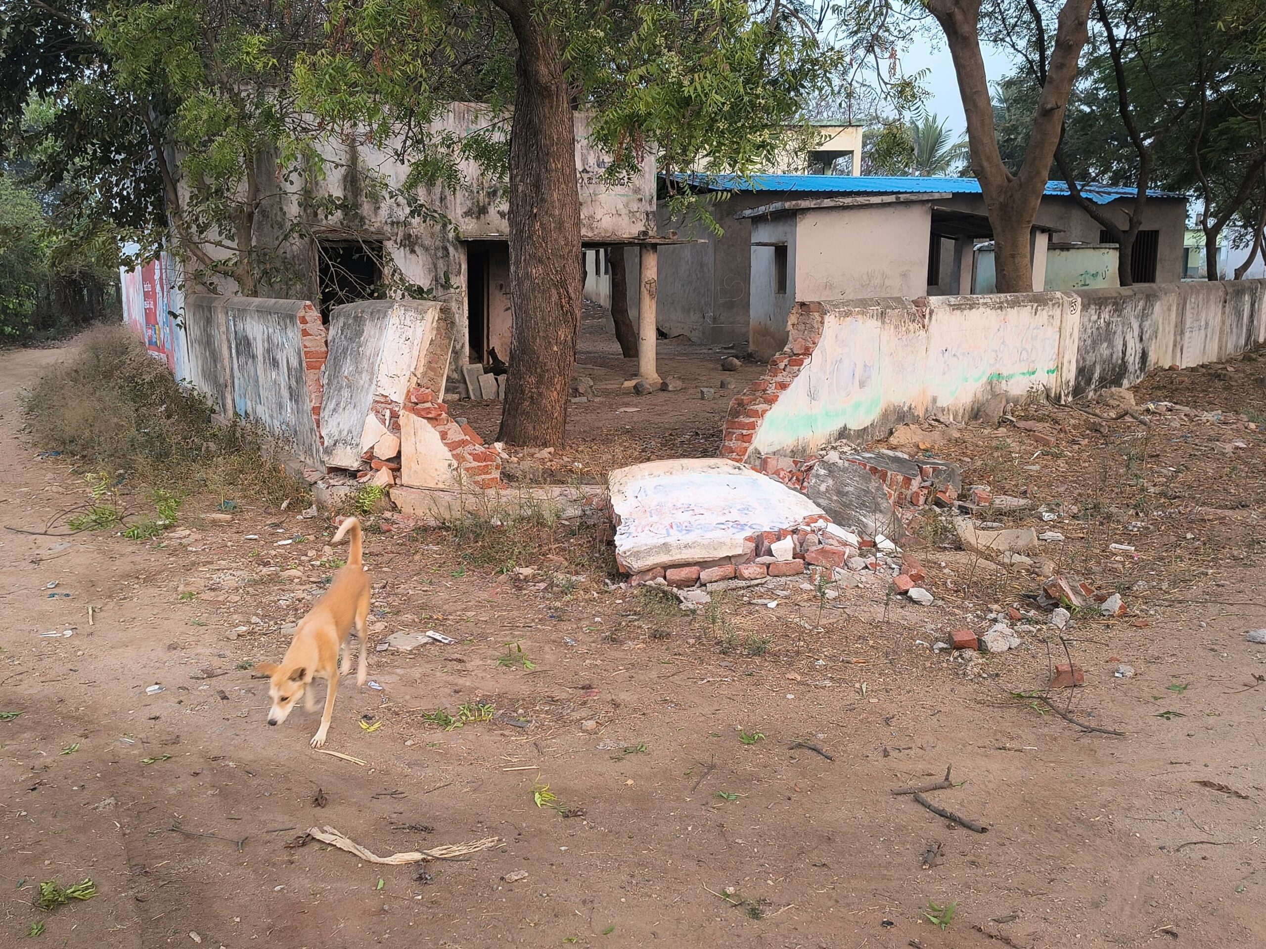 స్కూల్ ప్రహరీ గోడ ధ్వంసం