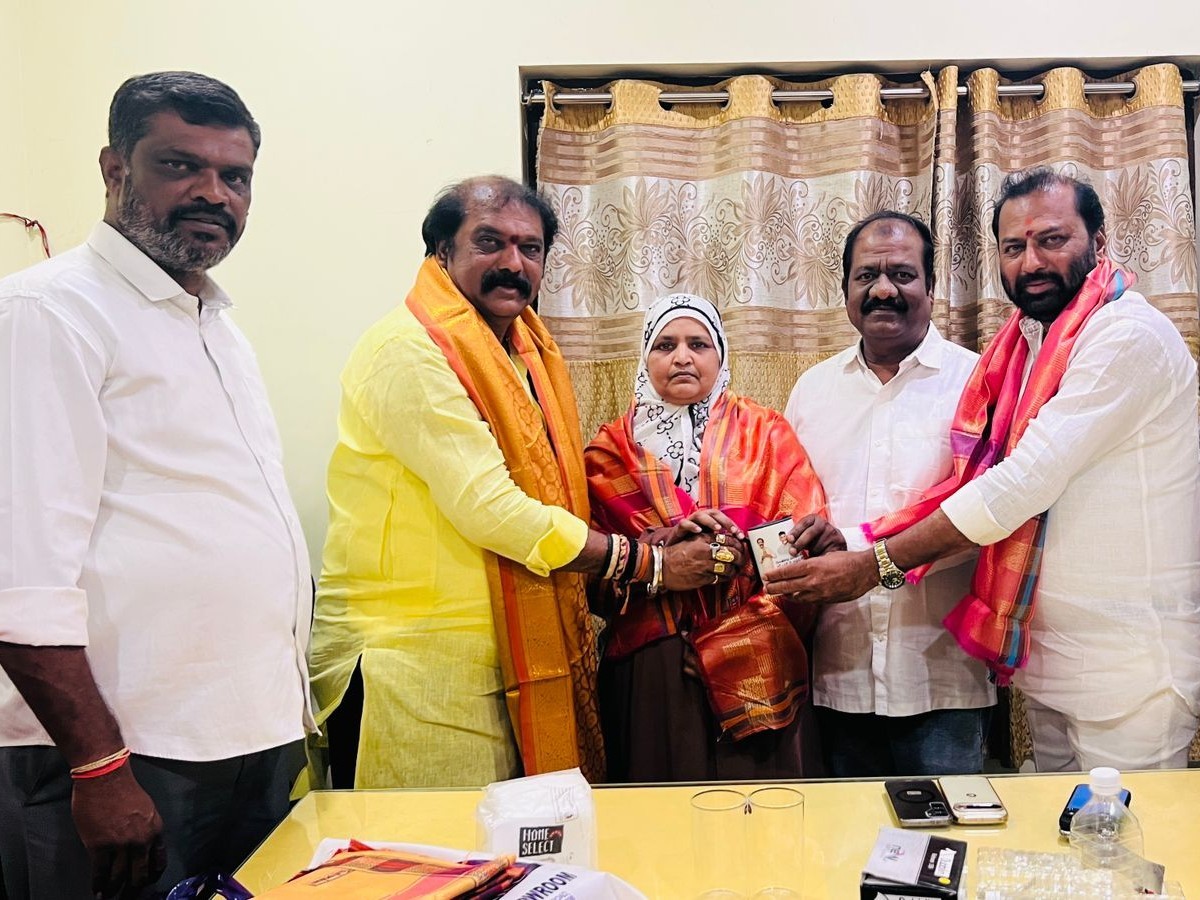 ‘స్థానిక ఎన్నికల్లో గెలిచి సీఎం చంద్రబాబుకు గిఫ్ట్ ఇవ్వాలి’