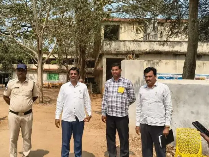 పరీక్ష కేంద్రాన్ని సందర్శించిన MRO