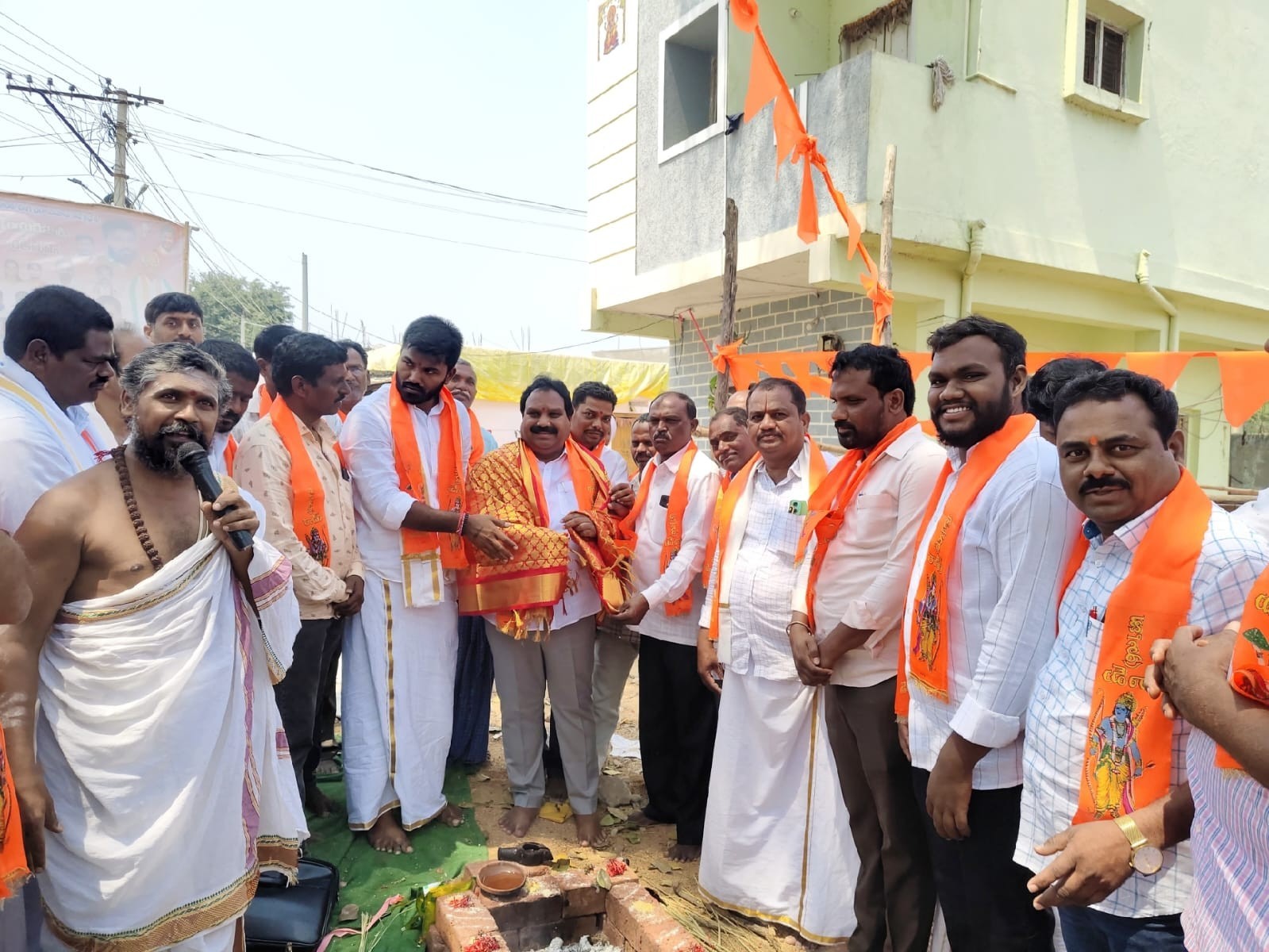 గుడి పునర్నిర్మాణ పనులు ప్రారంభించిన మాజీ MLA