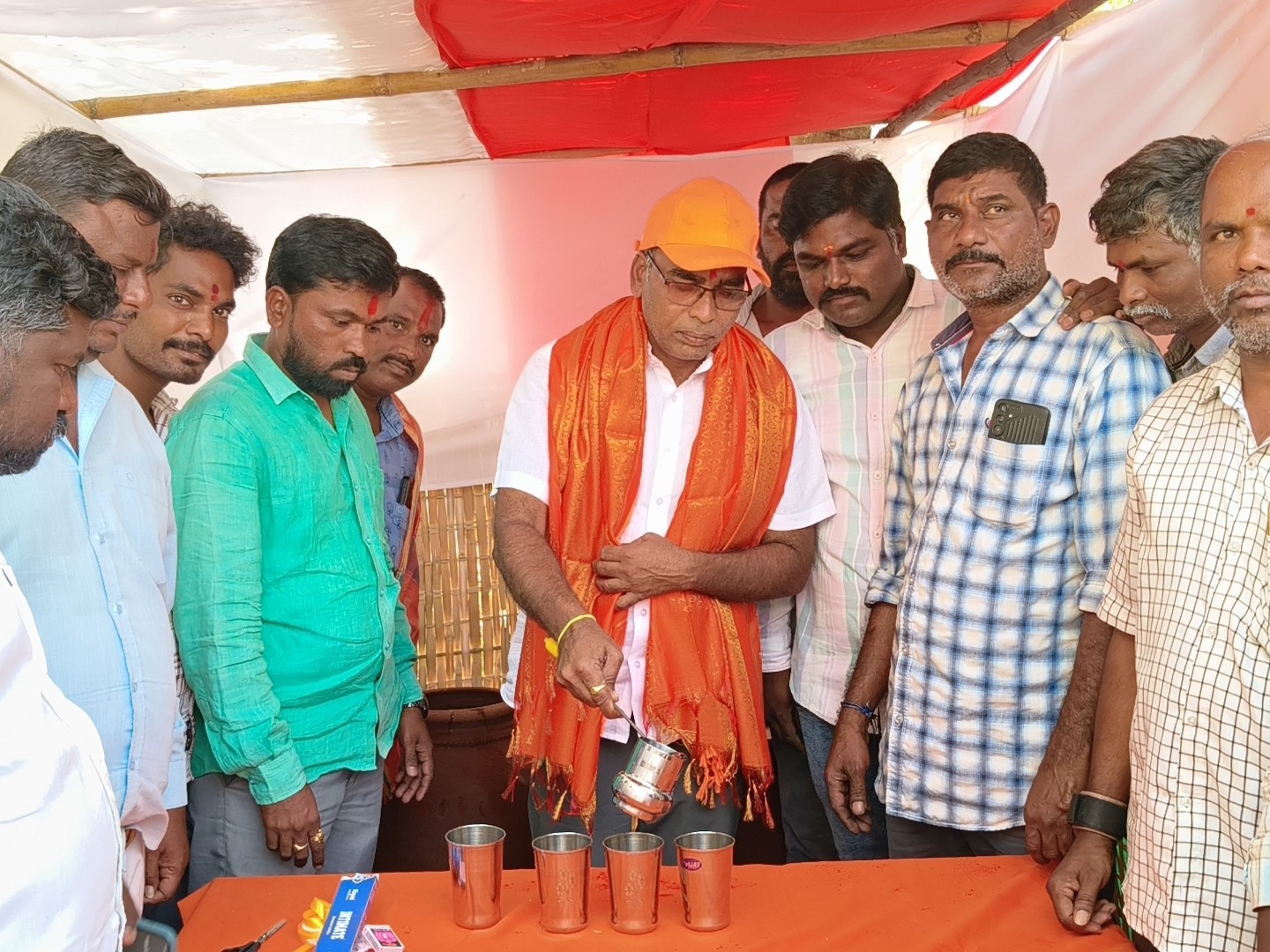 చలివేంద్రాన్ని ప్రారంభించిన కార్పొరేటర్