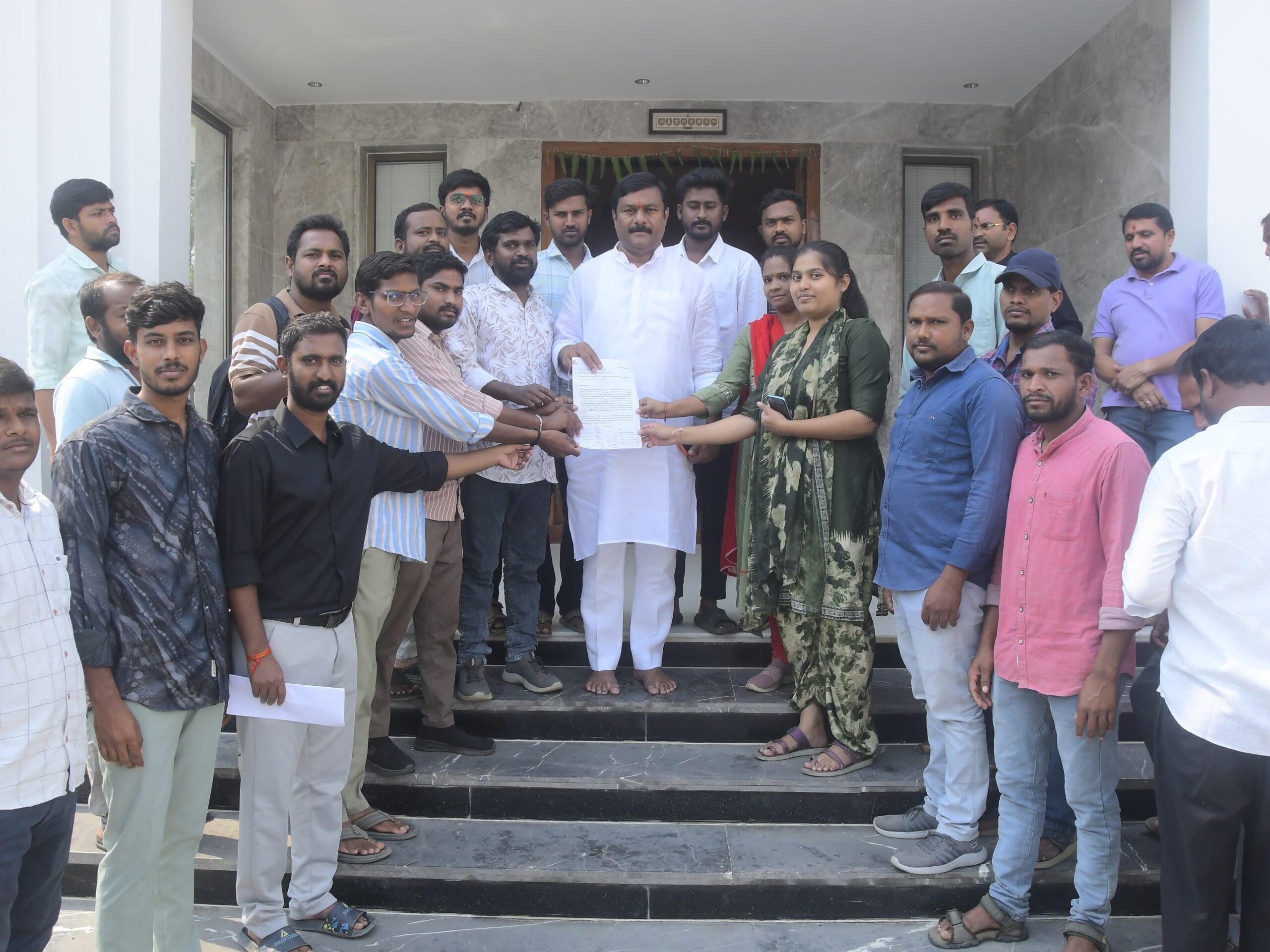 ‘లైసెన్సుడ్ సర్వేయర్ల సమస్యలు పరిష్కరించాలి’