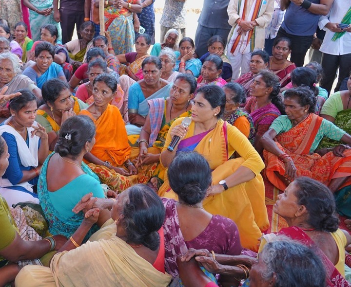 గొప్ప పథకాన్ని మోదీ చంపేస్తున్నారు: షర్మిల