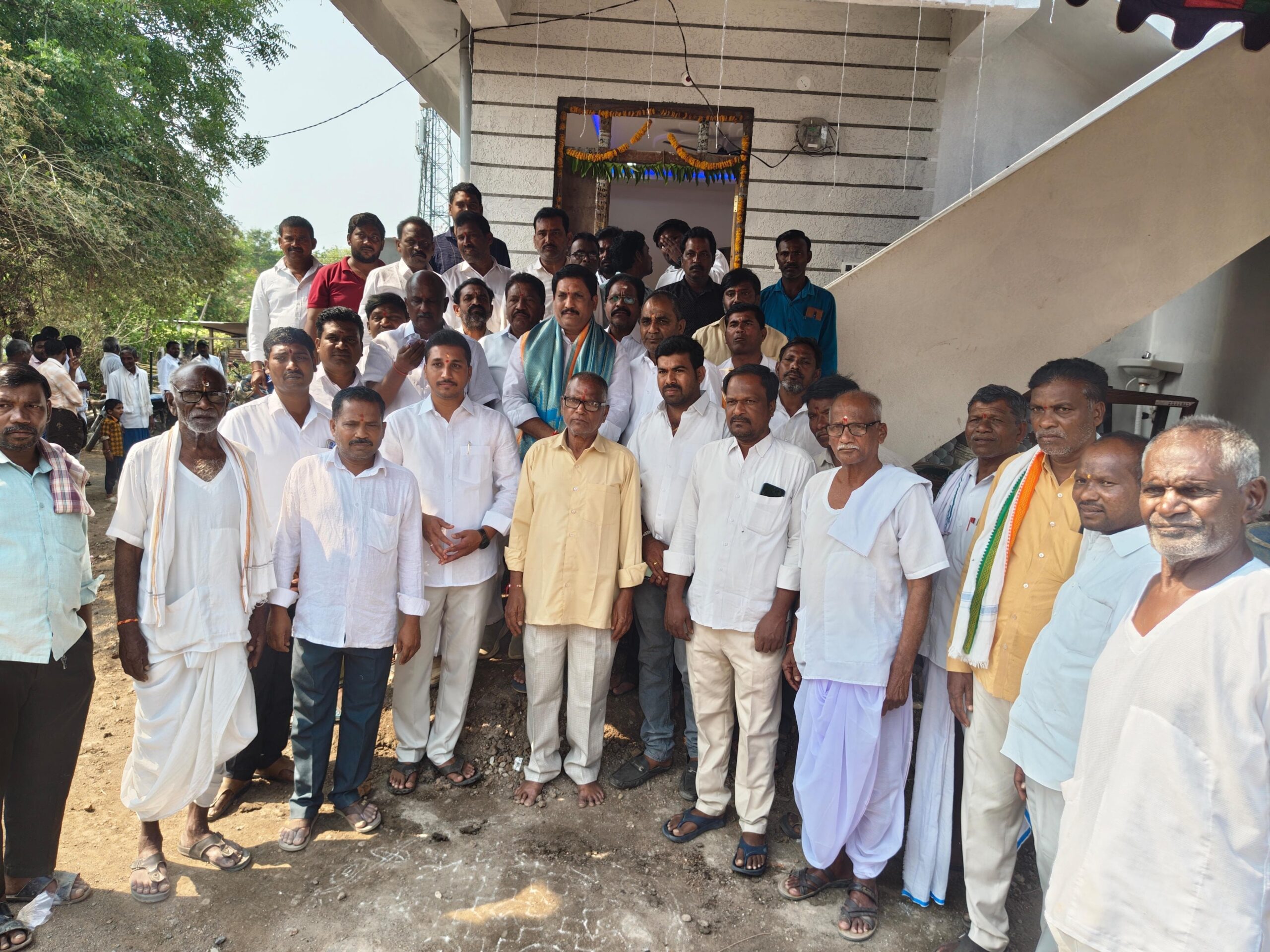 పేదవాడు ఆత్మగౌరవంతో బతకాలి: ఆడే గజేందర్