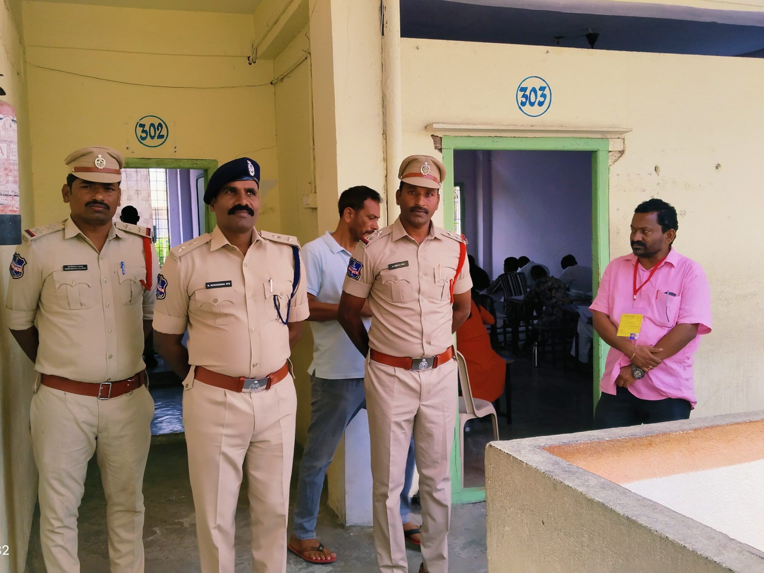 పటిష్ట బందోబస్తులో పదో తరగతి పరీక్షలు