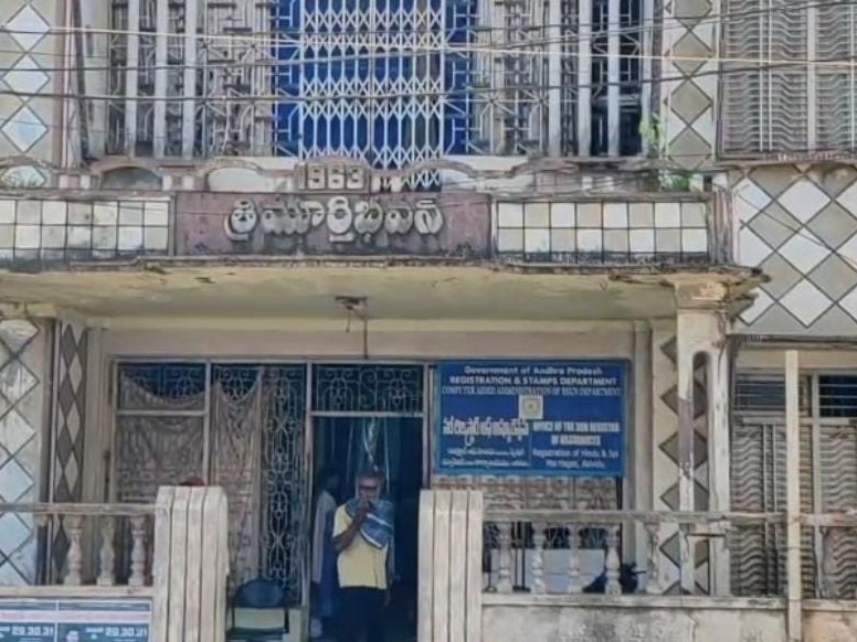 PGRSలో ఫిర్యాదు.. ఒకరి ఆస్తిని మరొకరికి రిజిస్ట్రేషన్..!