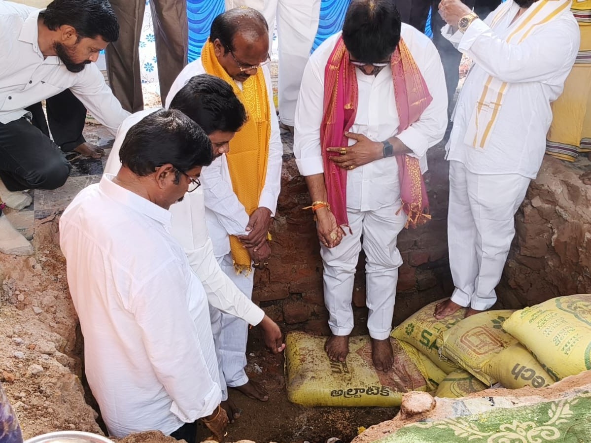 నూతన ఆలయ నిర్మాణానికి ఎమ్మెల్యే శంకుస్థాపన