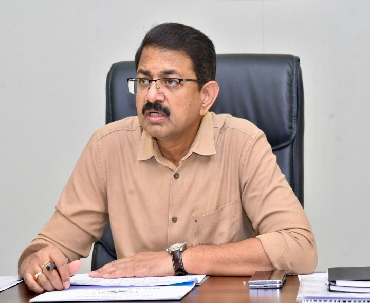 ఎండ తీవ్రతపై అప్రమత్తంగా ఉండాలి: కలెక్టర్