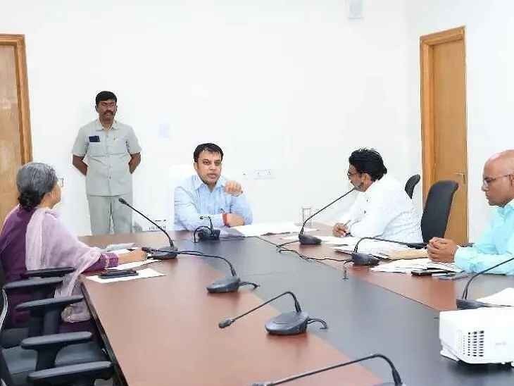 సమీక్షా సమావేశం నిర్వహించిన కలెక్టర్