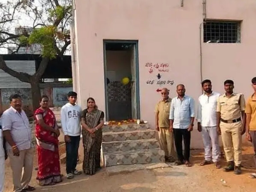 కల్వకుర్తి RTC బస్టాండ్ లో స్త్రీలకు ఉచిత మరుగుదొడ్లు