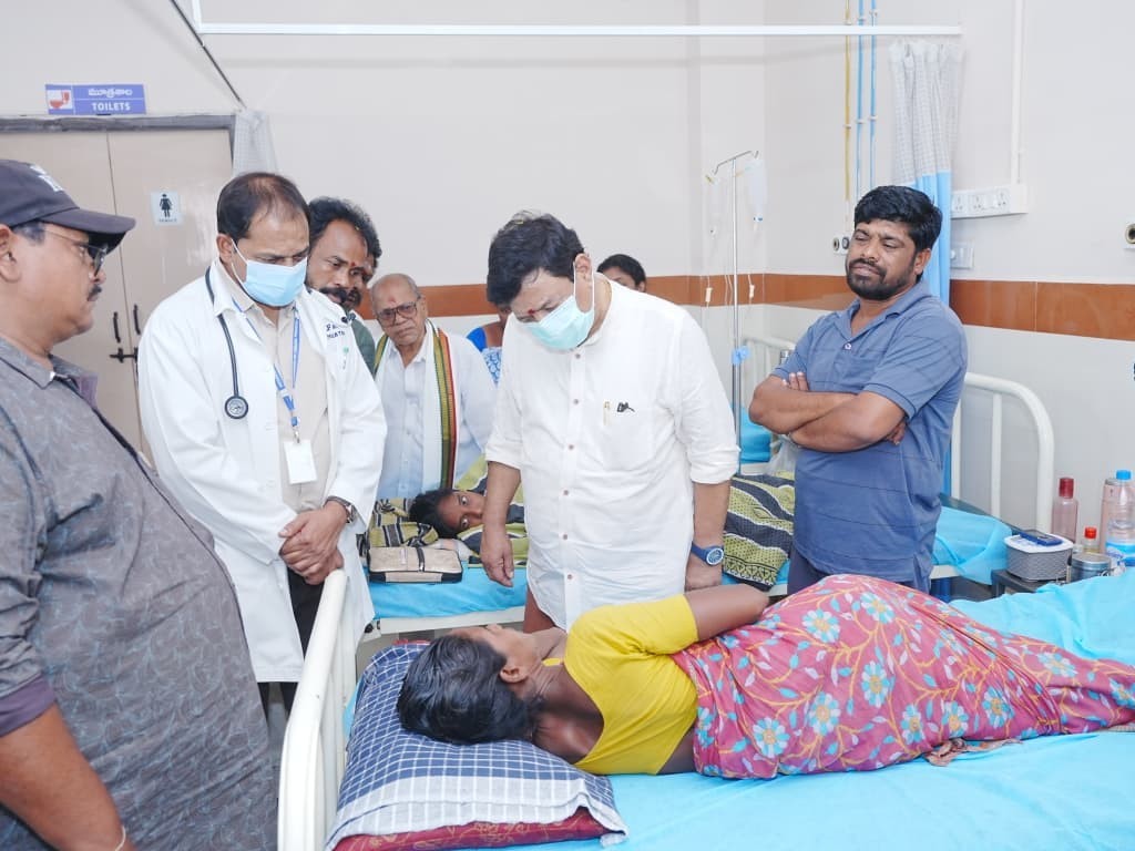 వైద్య వృత్తిని సేవాభావంతో నిర్వహించాలి: మంత్రి కందుల