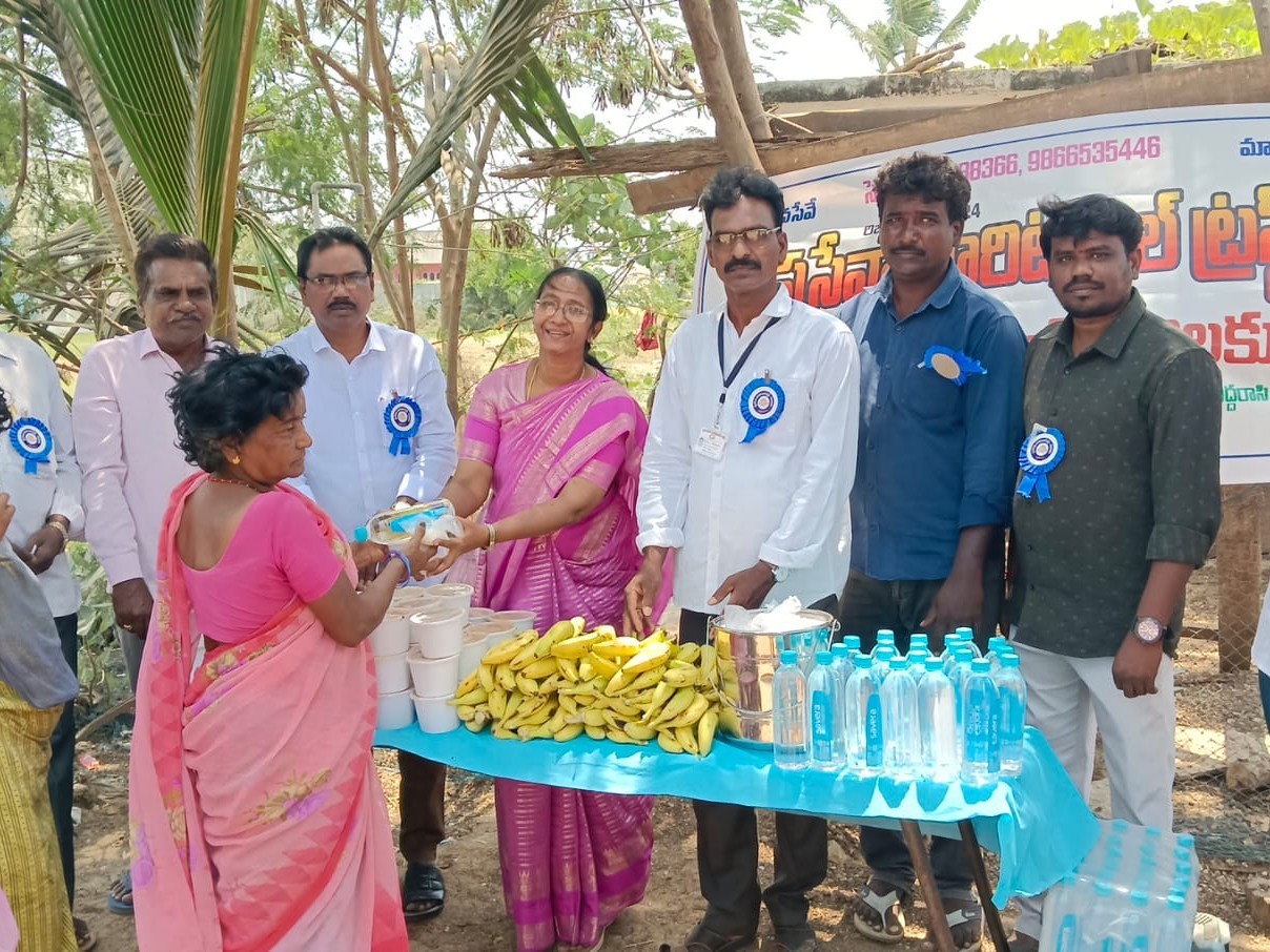 గూడూరులో నిరుపేదలకు అన్నదానం
