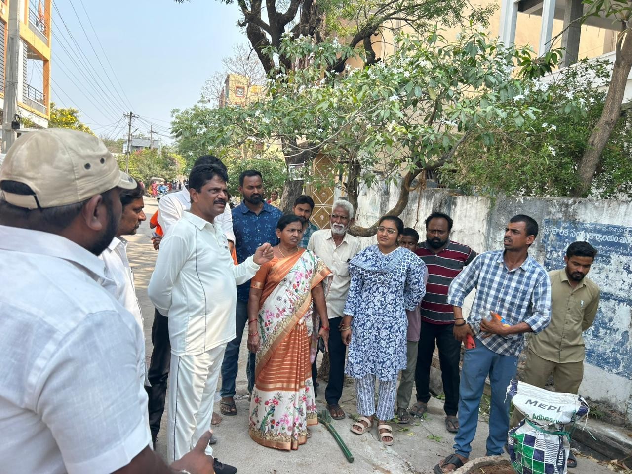 ‘ప్రజలు పన్నులు చెల్లిస్తూ అభివృద్ధిలో భాగస్వాములు కావాలి’