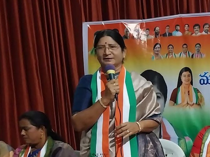 రేపు బాధ్యతలను స్వీకరించనున్న ఎర్రబెల్లి స్వర్ణ