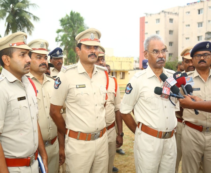 650 ఇళ్లలో తనిఖీలు.. 58 వాహనాల సీజ్