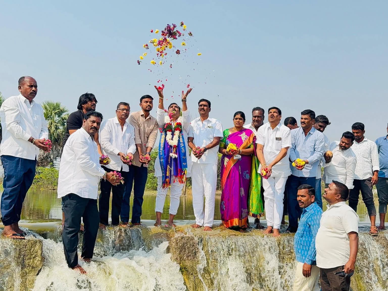 చెరువు అలుగుకు పూజలు చేసిన ఎమ్మెల్యే