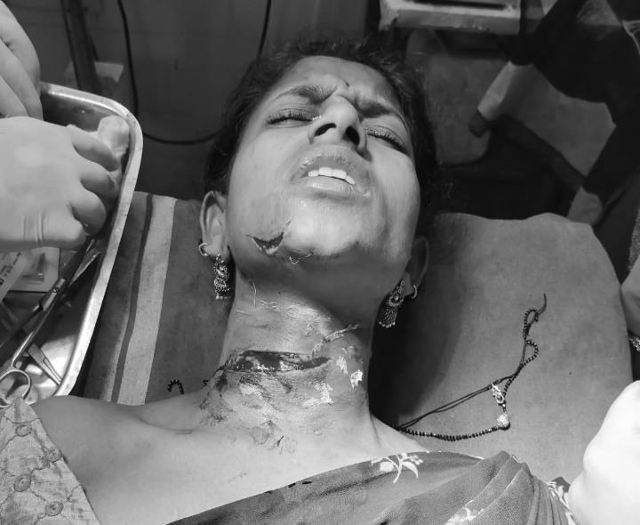 దారుణం.. భార్య పీక కోసిన భర్త..!