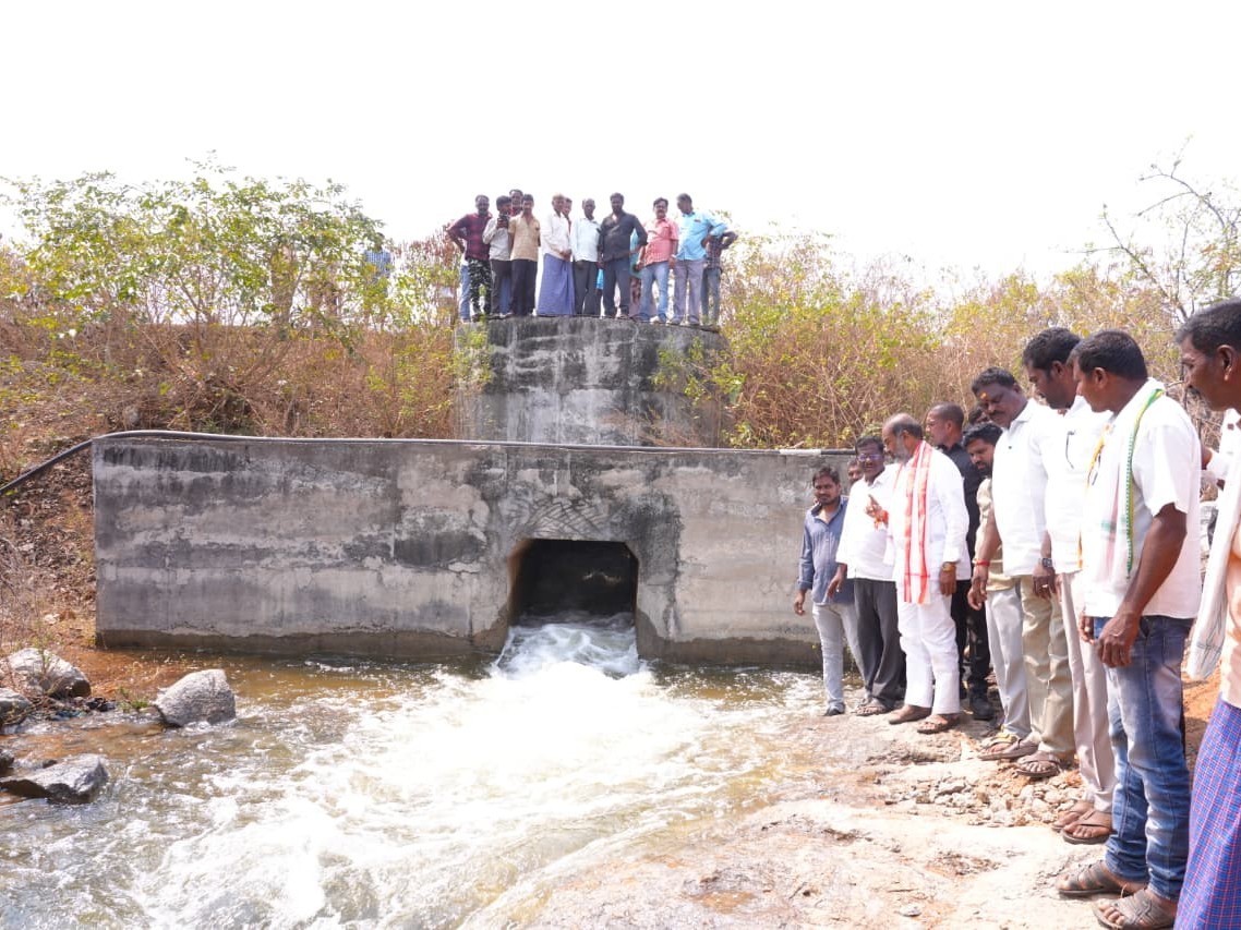 చందుర్తి ప్రాజెక్టును పరిశీలించిన ప్రభుత్వ  విప్
