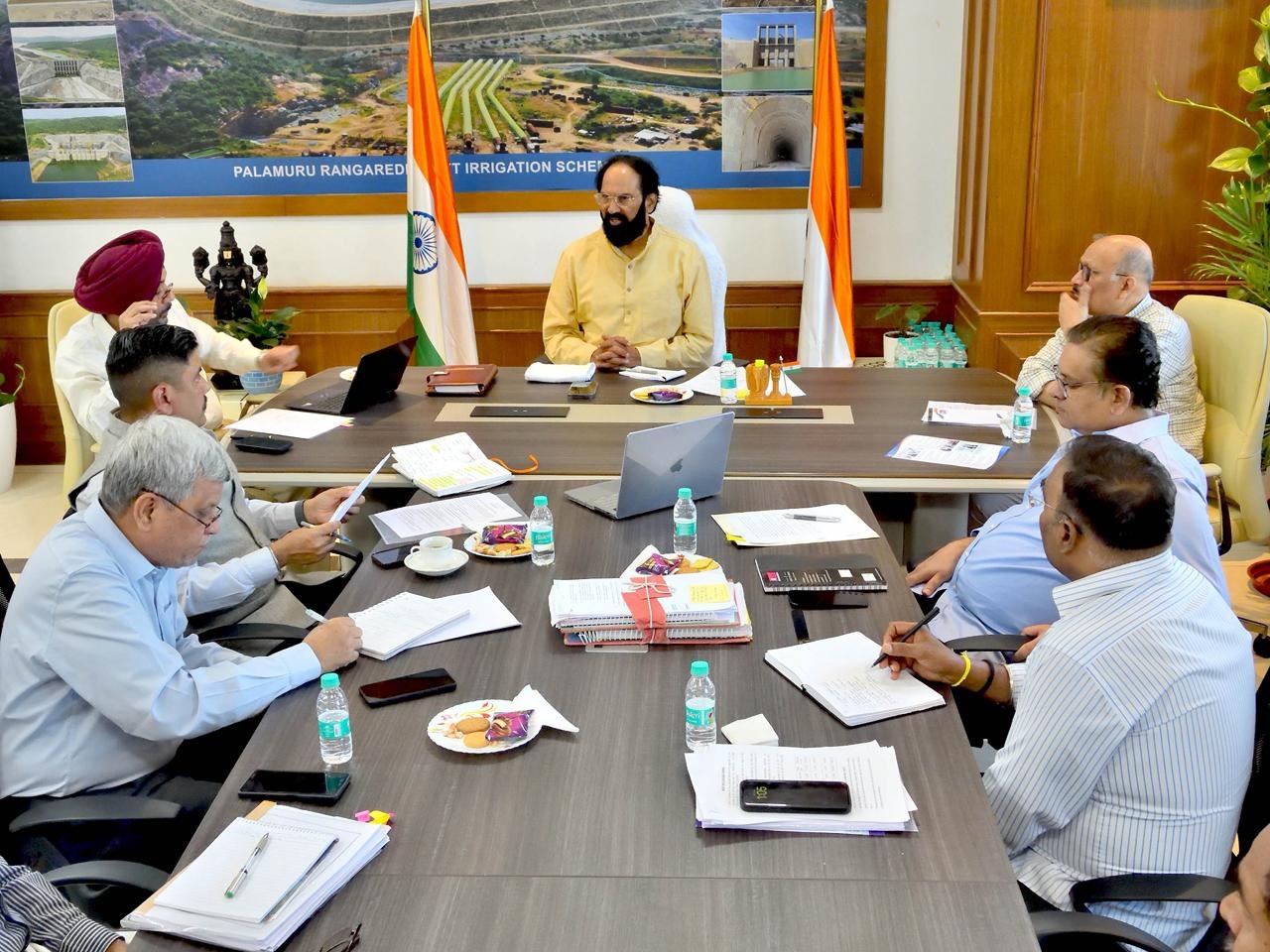 సిలిండర్ల కొరత లేదు: ఉత్తమ్