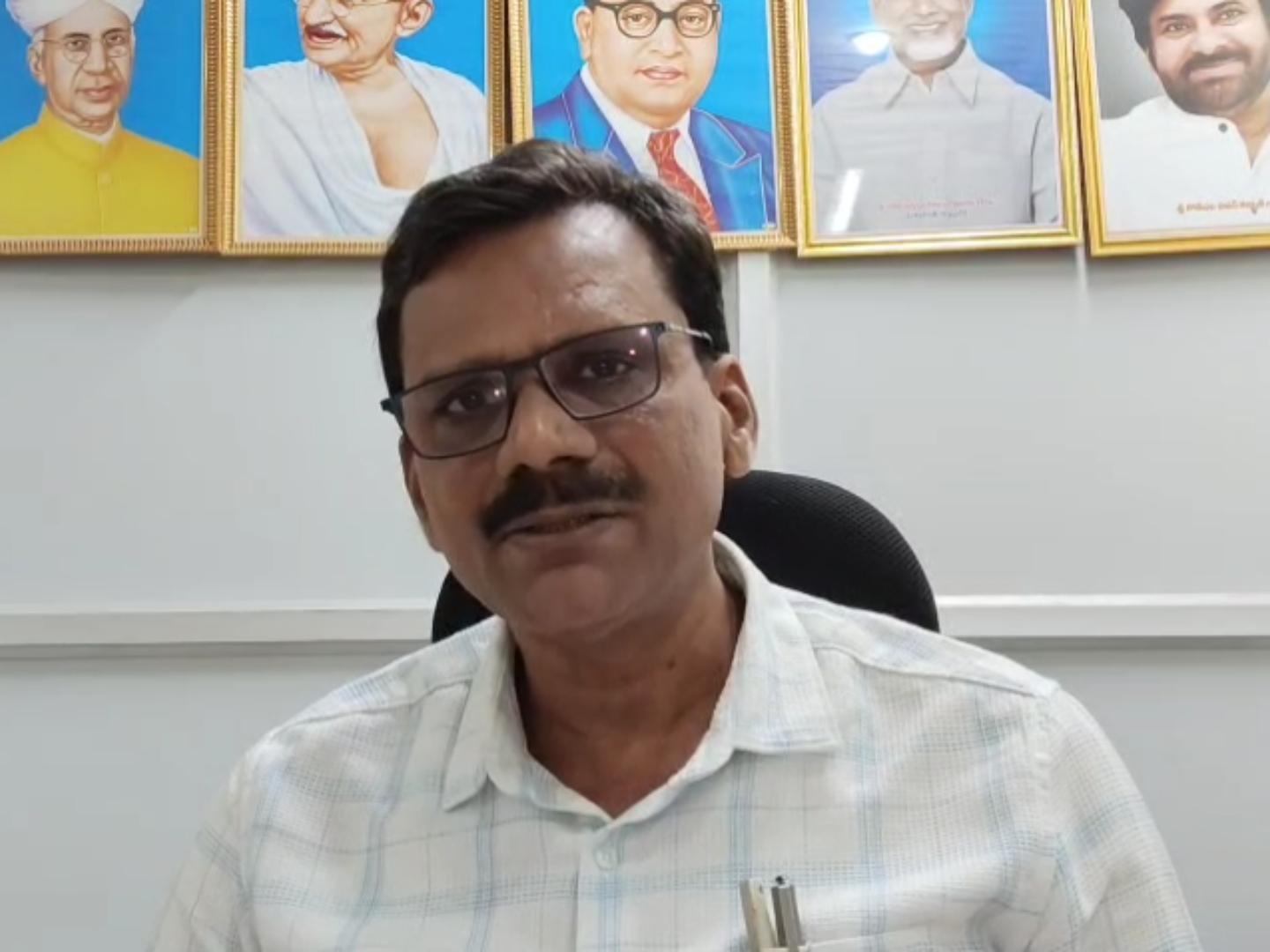 పదో తరగతి పరీక్షలకు సర్వం సిద్ధం: DEO