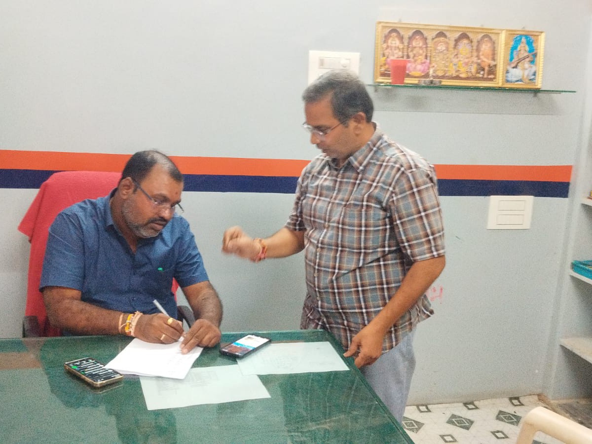 భైంసా మండలంలో గ్యాస్ ఏజెన్సీలలో అధికారుల తనిఖీలు