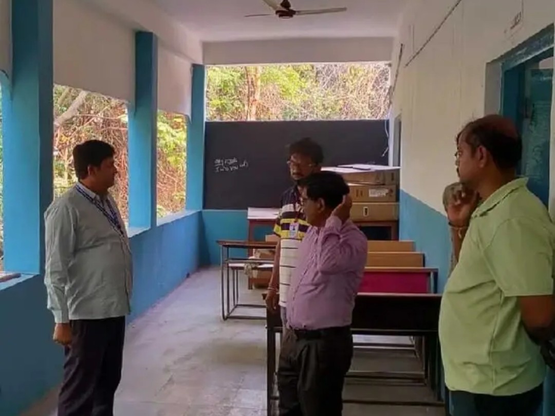 లెక్చరర్లు సమయానికి రావాలి: DIEO