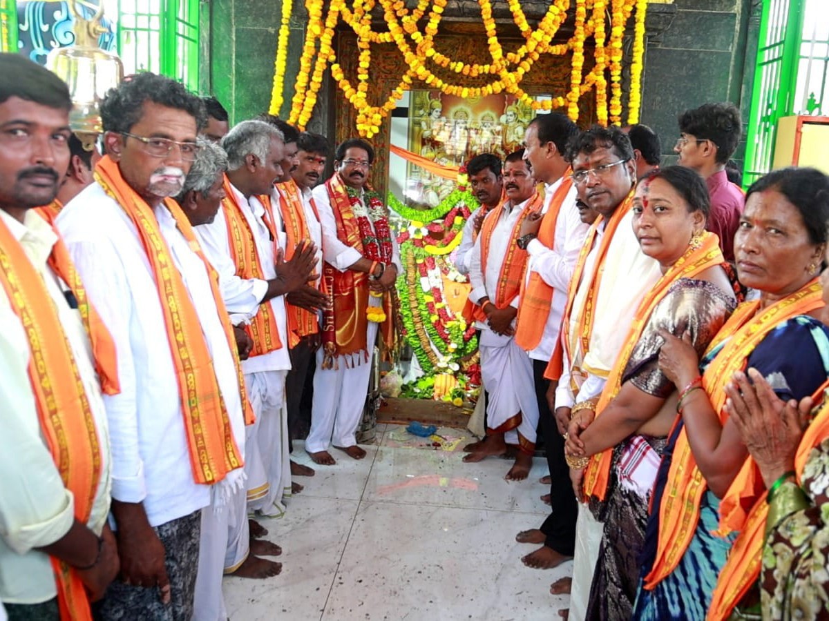 ఆంజనేయ స్వామి విగ్రహ ప్రతిష్టలో పాల్గొన్న MLA