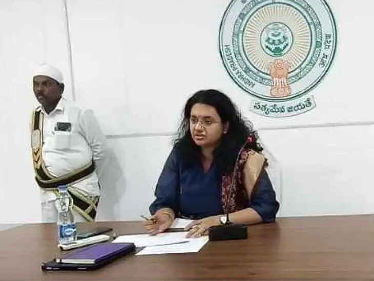 అదనపు ఛార్జీలు తీసుకుంటే చర్యలు: RDO