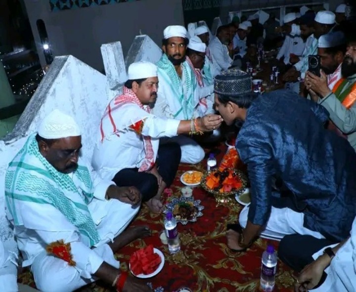 మచిలీపట్నంలోని ఇఫ్తార్ విందులో పాల్గొన్న మంత్రి