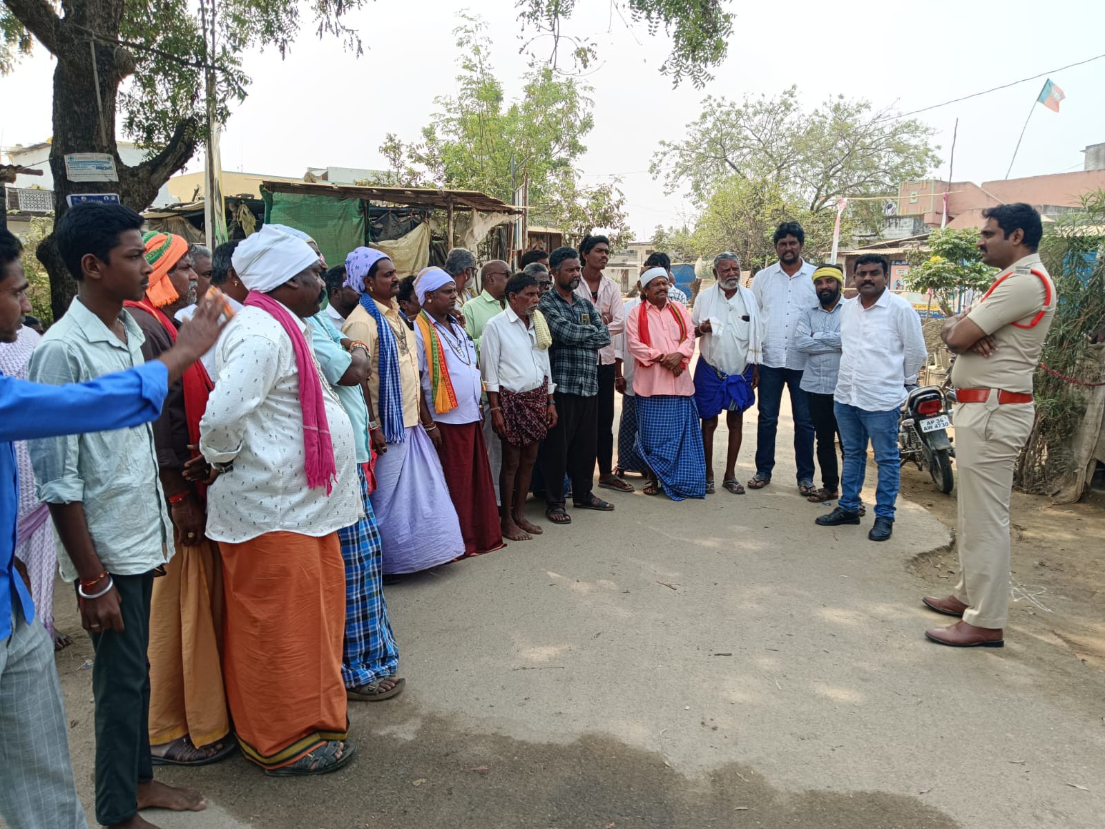 యువత చెడు అలవాట్లకు దూరంగా ఉండాలి: ఎస్సై