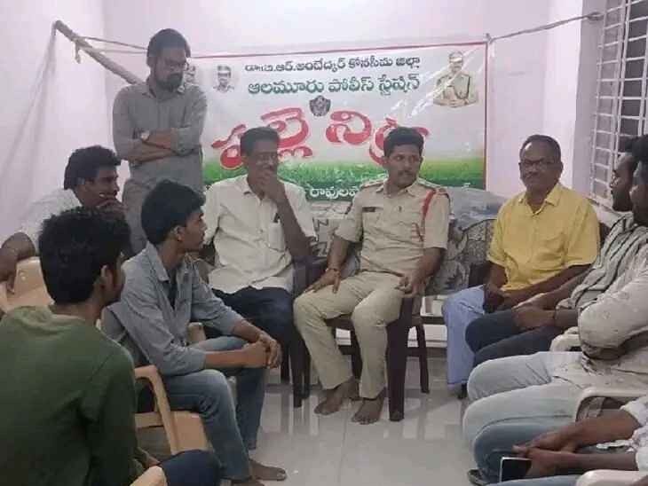 సమస్యలు తెలుసుకునేందుకే పల్లెనిద్ర: ఎస్సై నరేంద్ర