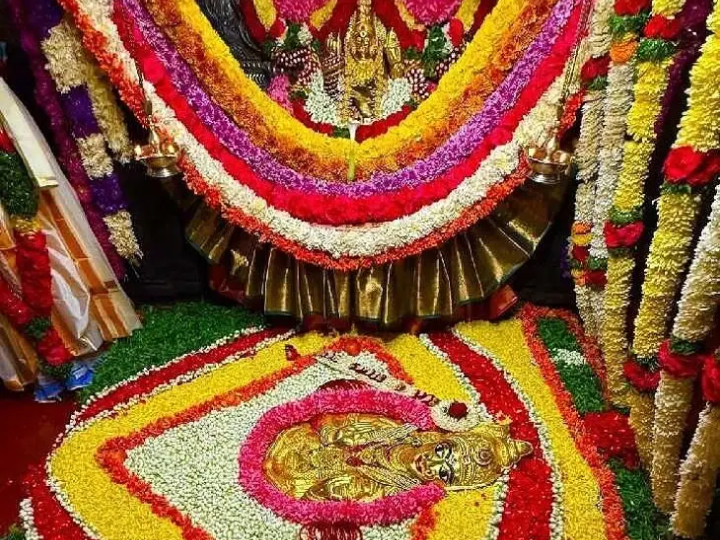 ప్రత్యేక ఆలంకరణలో బల్కంపేట ఎల్లమ్మ