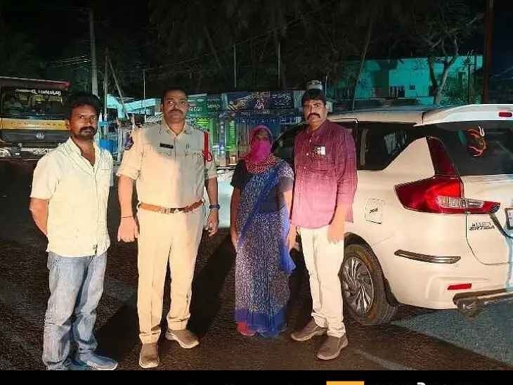 మతిస్థిమితం లేని వృద్దురాలిని రక్షించిన పోలీసులు