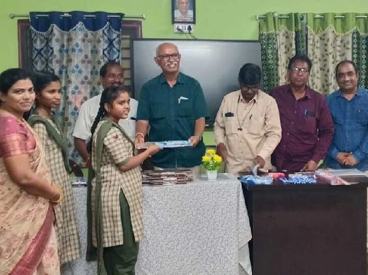 ధైర్యంగా పరీక్షలు రాయండి: తహసీల్దార్