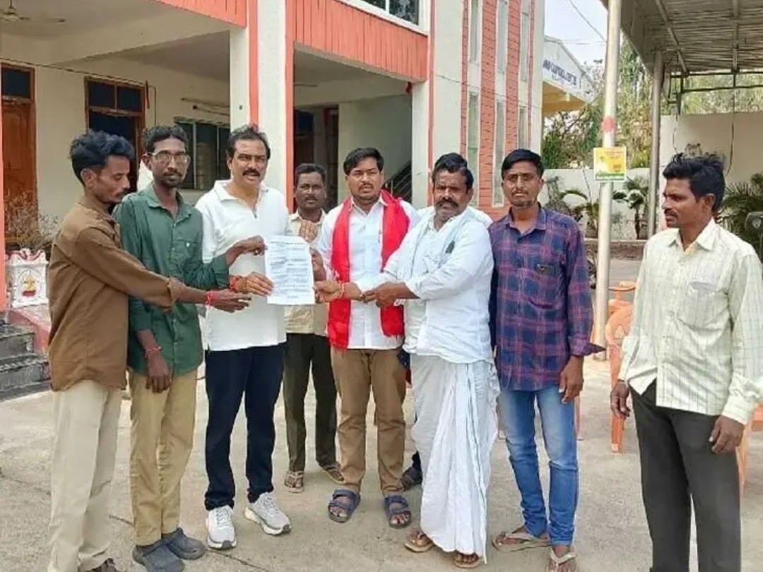 ‘కార్మికుల సమస్యలపై అసెంబ్లీలో గళం విప్పండి’