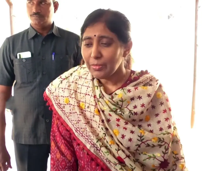 ఎవరిని కాపాడేందుకు CBI ప్రయత్నాలు: సునీత