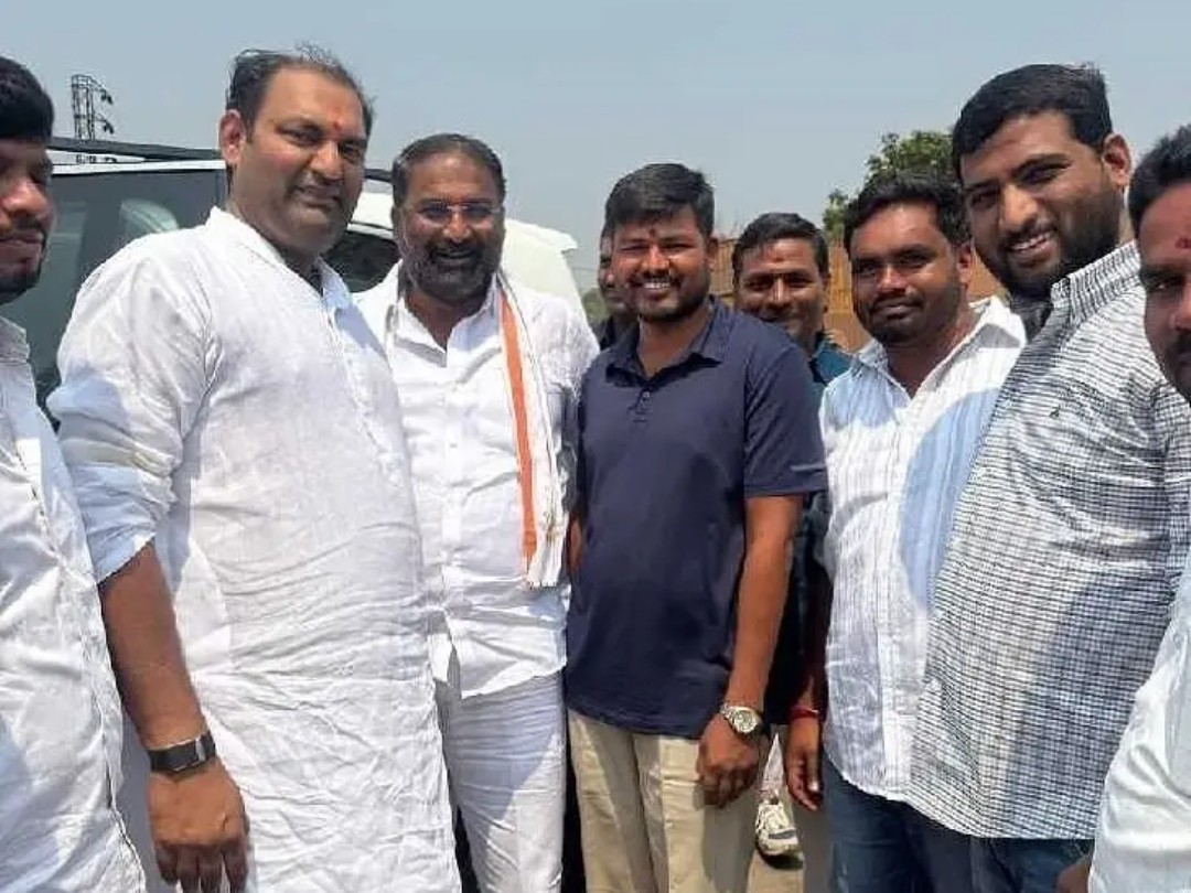 మంత్రికి ఎమ్మెల్యే ఘన స్వాగతం