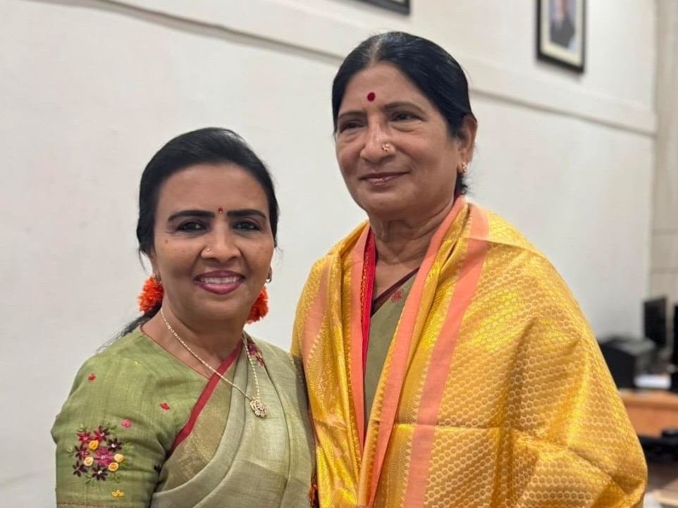 మహిళా కాంగ్రెస్ అధ్యక్షురాలీని కలిసిన వైస్ ప్రెసిడెంట్