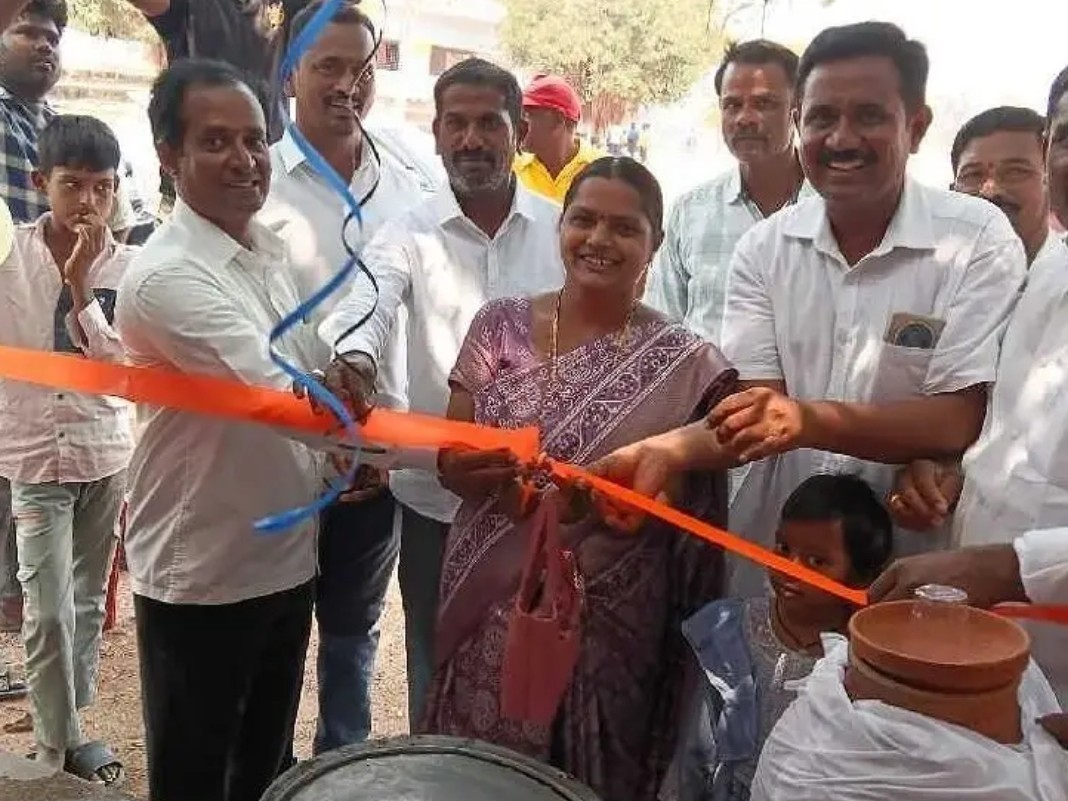 పూర్వ విద్యార్థుల చలివేంద్రం ప్రారంభం