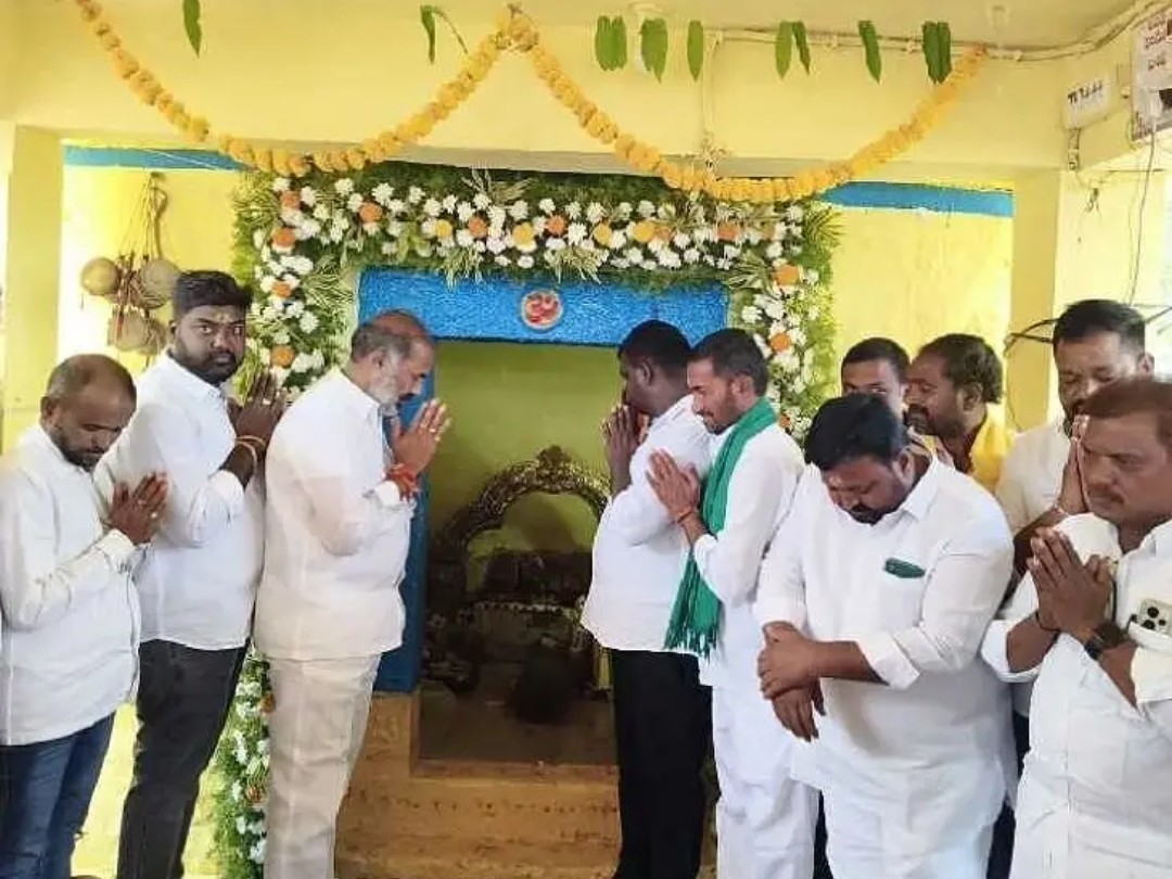 శ్రీ మల్లికార్జున స్వామిని దర్శించుకున్న ప్రభుత్వ విప్