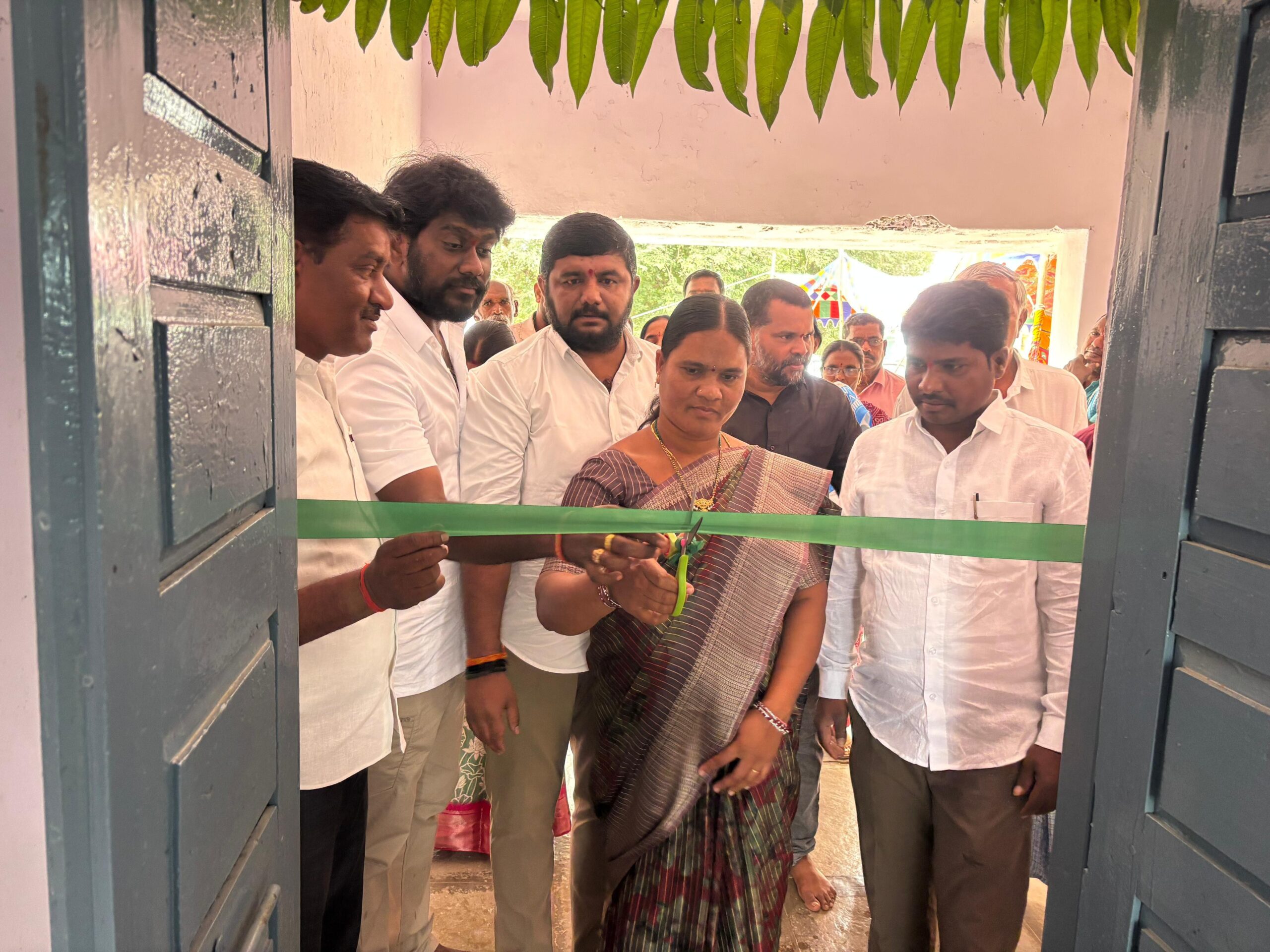 కొండాపురంలో వార్డు కార్యాలయం ప్రారంభం