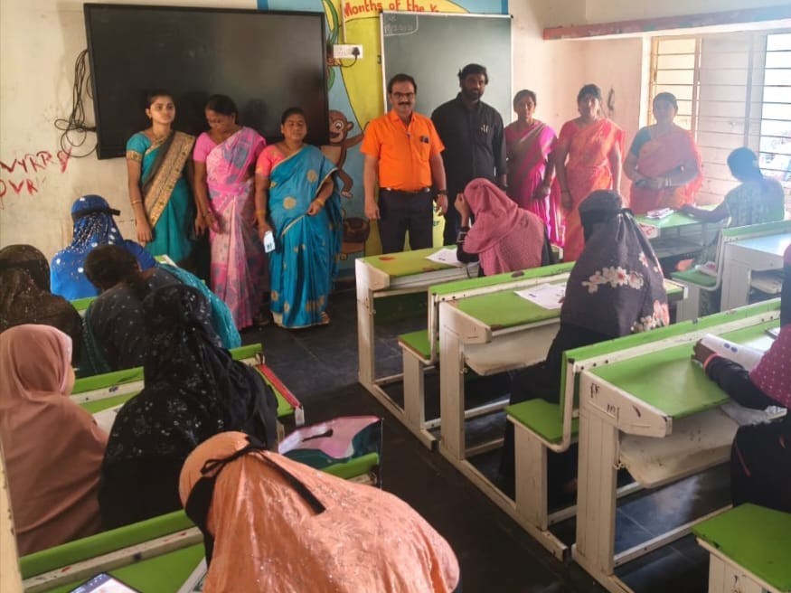 సంపూర్ణ అక్షరాస్యత అందరి బాధ్యత: డీఈవో