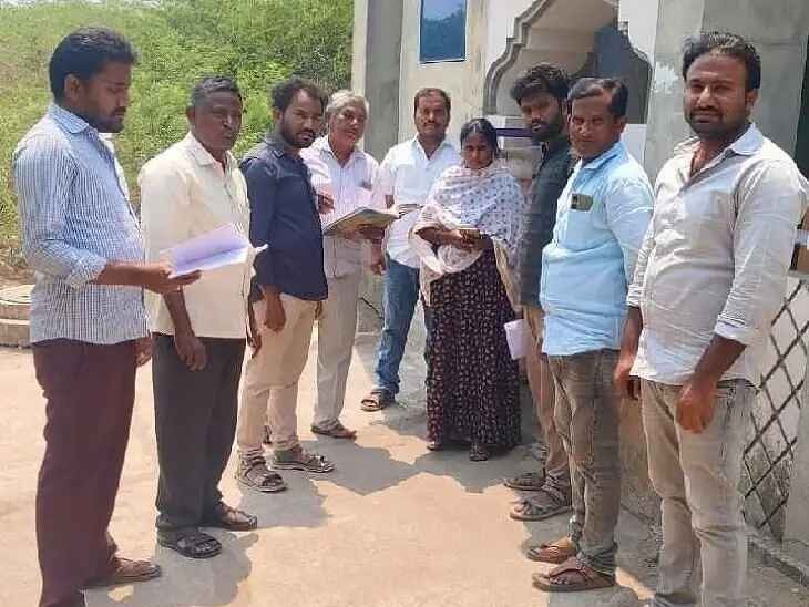 ‘పన్నులు చెల్లించి.. పంచాయతి అభివృద్ధికి సహకరించండి’