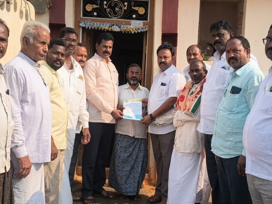 ‘కొత్తపల్లెలో CMRF చెక్కులు పంపిణీ’