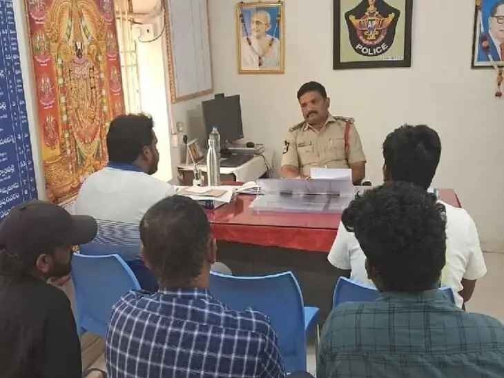 నిబంధనలు అతిక్రమిస్తే చర్యలు తప్పవు : SI